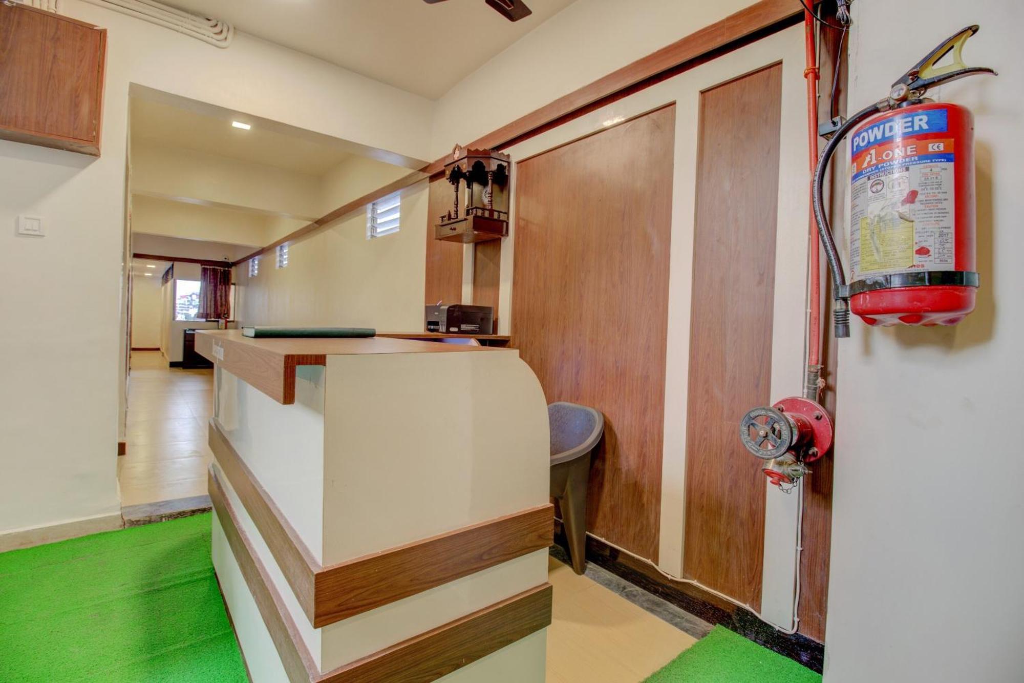 Hotel Della Comfort Near Ambreshwar Shiv Mandir, Ambernath Amarnāth Dış mekan fotoğraf