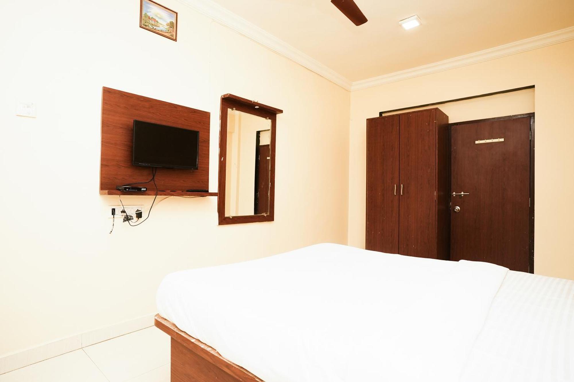 Hotel Della Comfort Near Ambreshwar Shiv Mandir, Ambernath Amarnāth Dış mekan fotoğraf