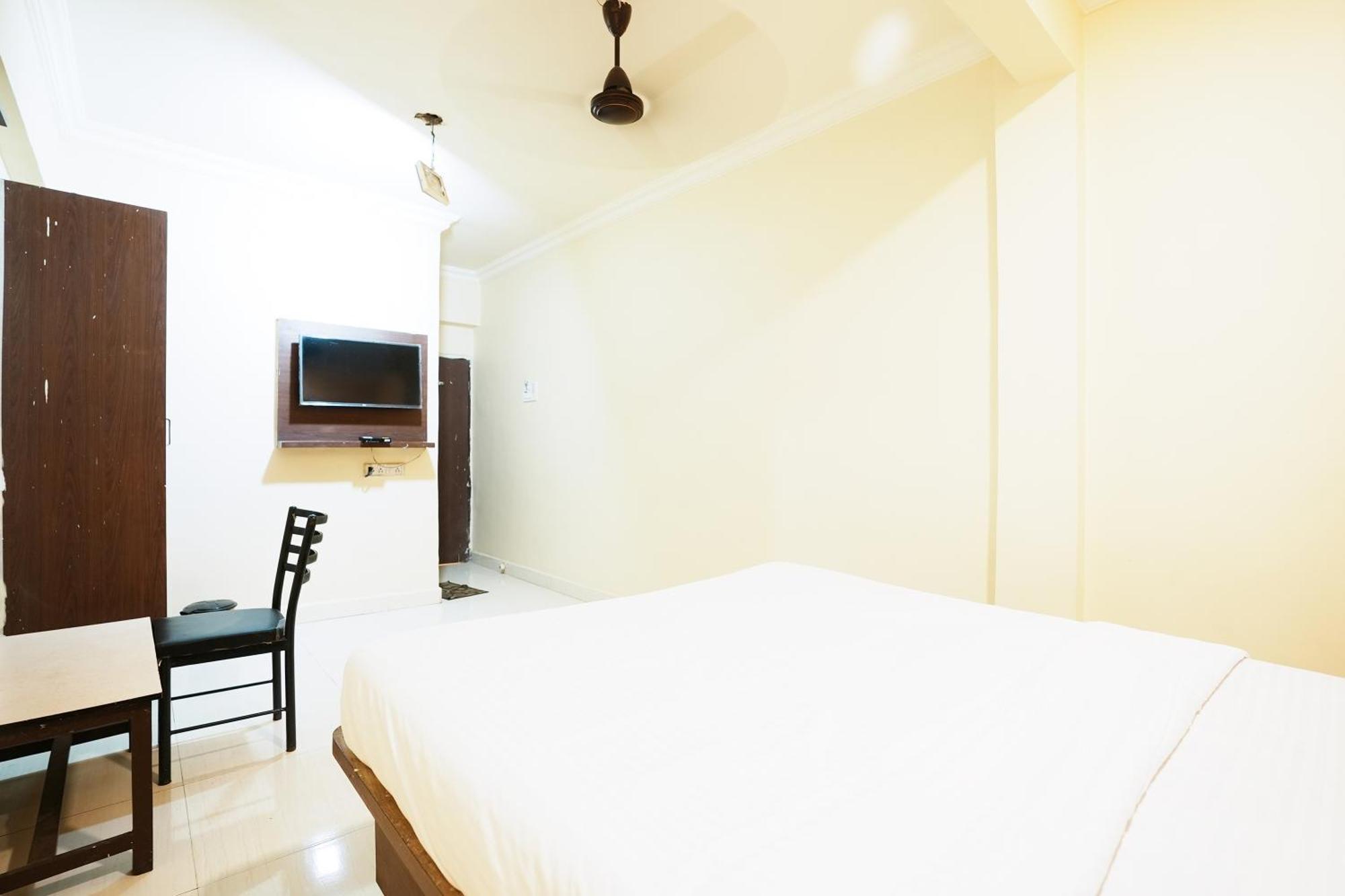 Hotel Della Comfort Near Ambreshwar Shiv Mandir, Ambernath Amarnāth Dış mekan fotoğraf