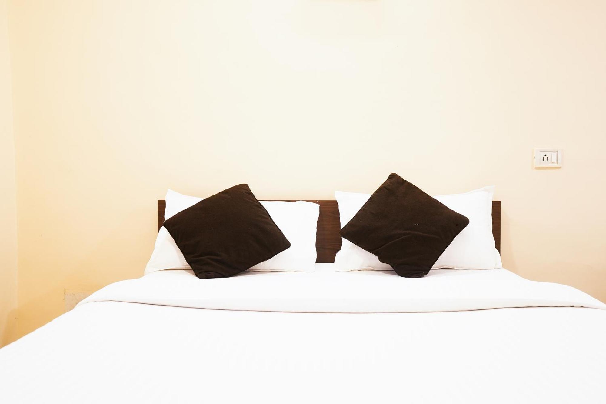 Hotel Della Comfort Near Ambreshwar Shiv Mandir, Ambernath Amarnāth Dış mekan fotoğraf