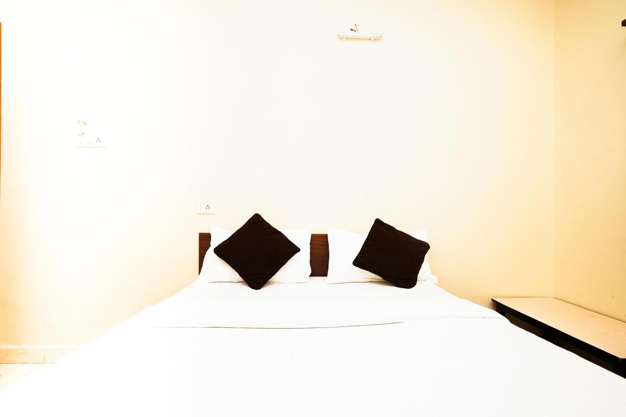 Hotel Della Comfort Near Ambreshwar Shiv Mandir, Ambernath Amarnāth Dış mekan fotoğraf