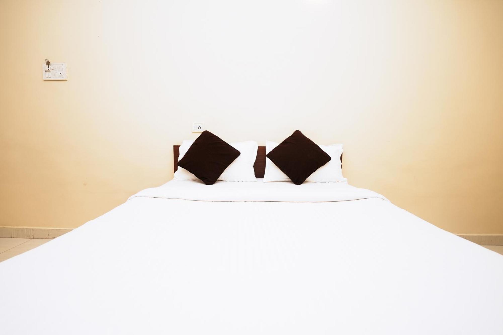 Hotel Della Comfort Near Ambreshwar Shiv Mandir, Ambernath Amarnāth Dış mekan fotoğraf