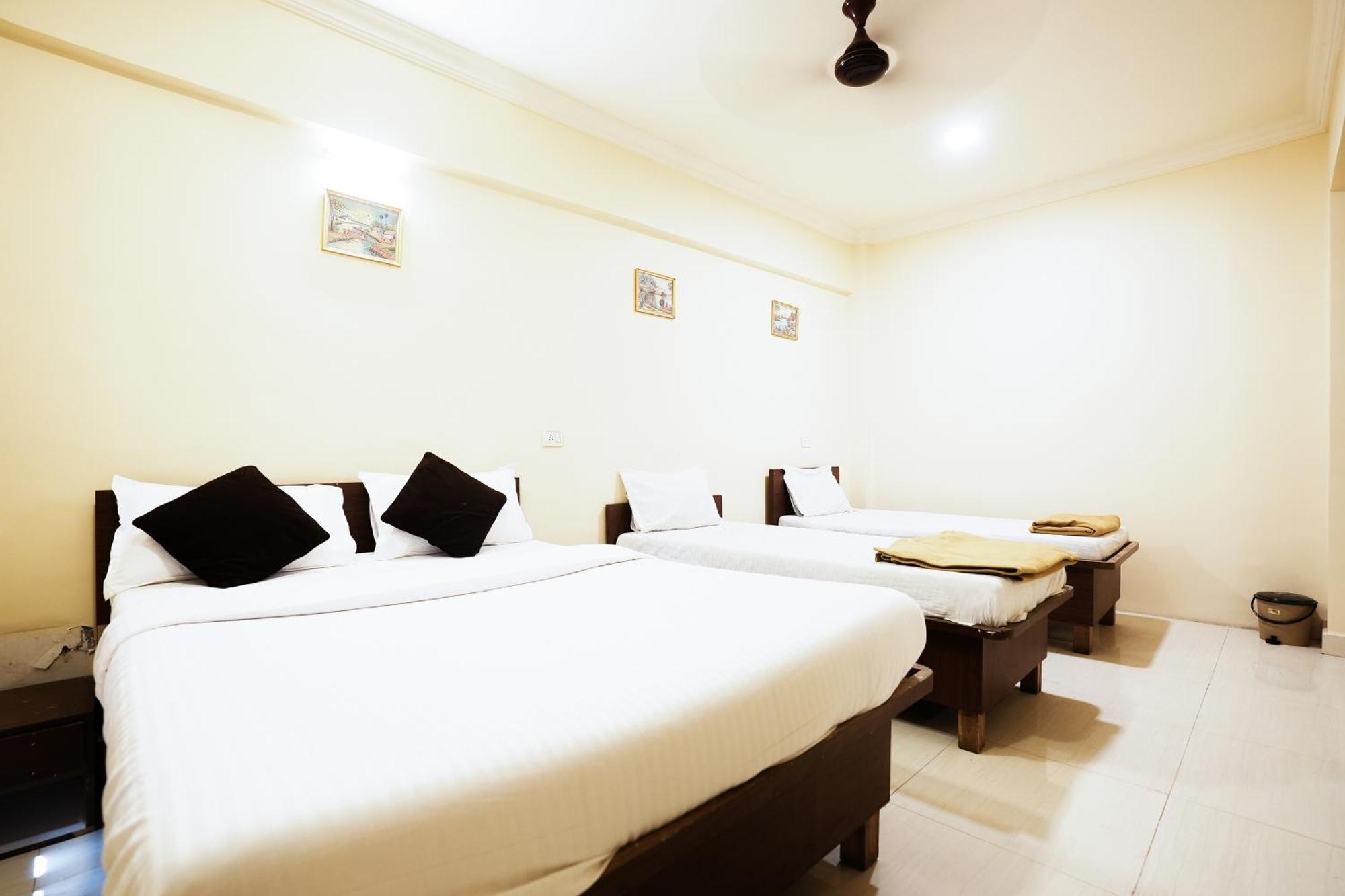 Hotel Della Comfort Near Ambreshwar Shiv Mandir, Ambernath Amarnāth Dış mekan fotoğraf