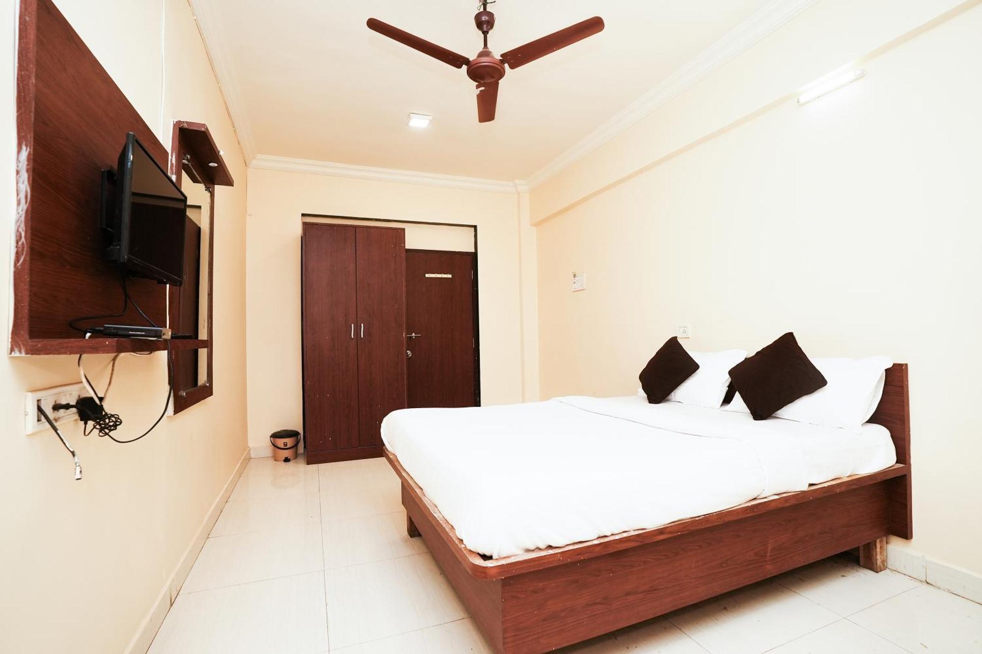Hotel Della Comfort Near Ambreshwar Shiv Mandir, Ambernath Amarnāth Dış mekan fotoğraf