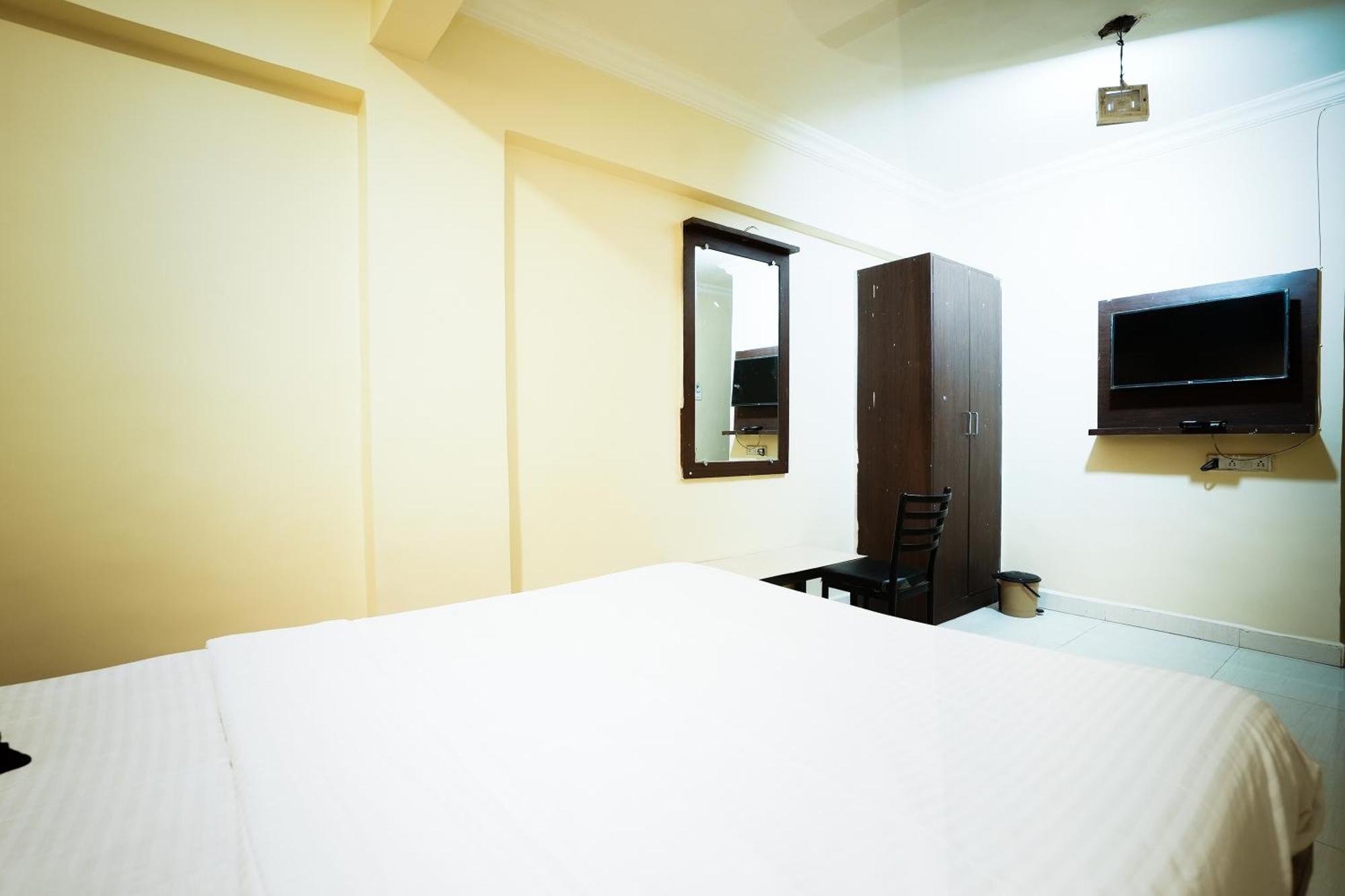Hotel Della Comfort Near Ambreshwar Shiv Mandir, Ambernath Amarnāth Dış mekan fotoğraf