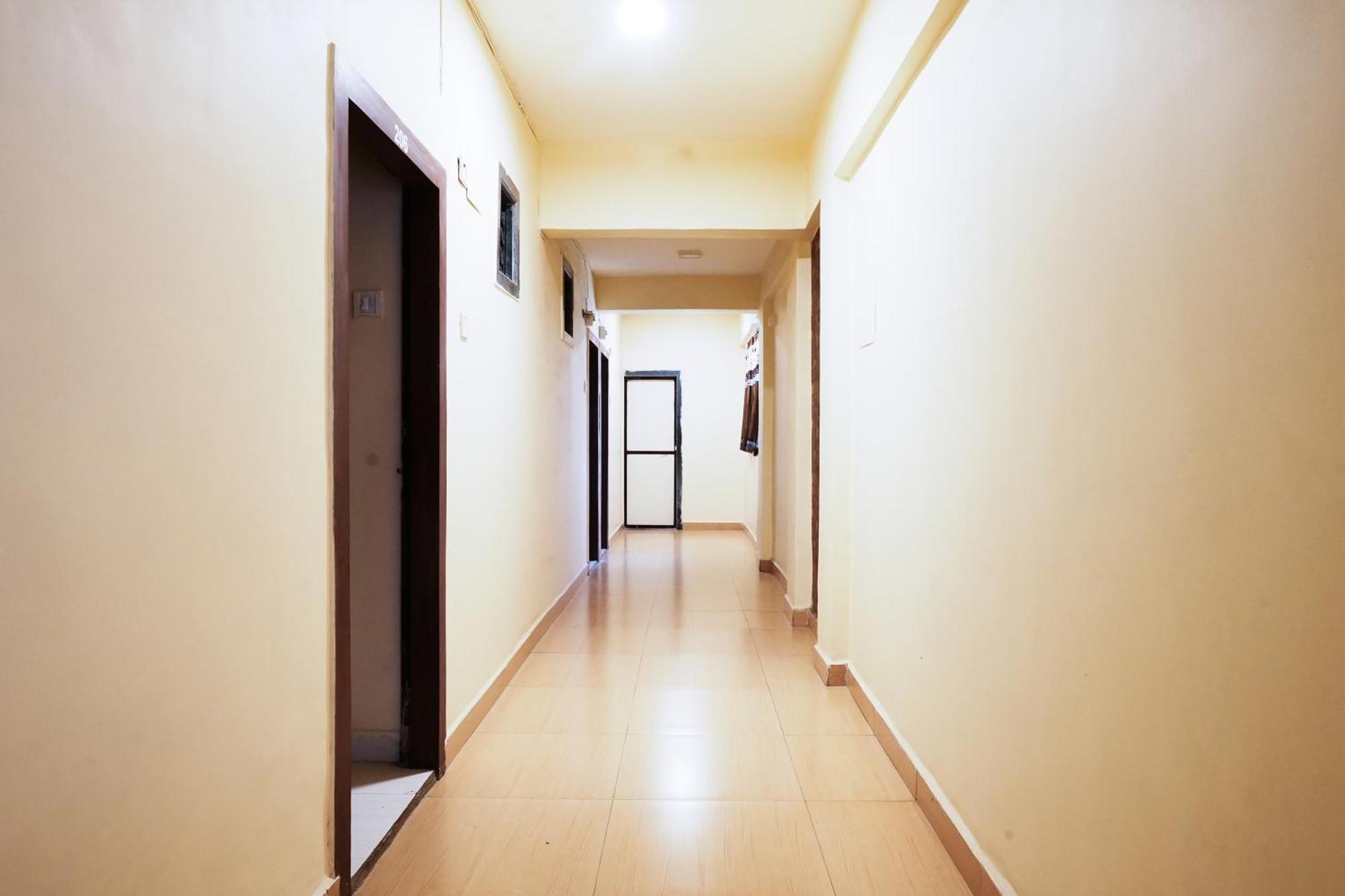 Hotel Della Comfort Near Ambreshwar Shiv Mandir, Ambernath Amarnāth Dış mekan fotoğraf