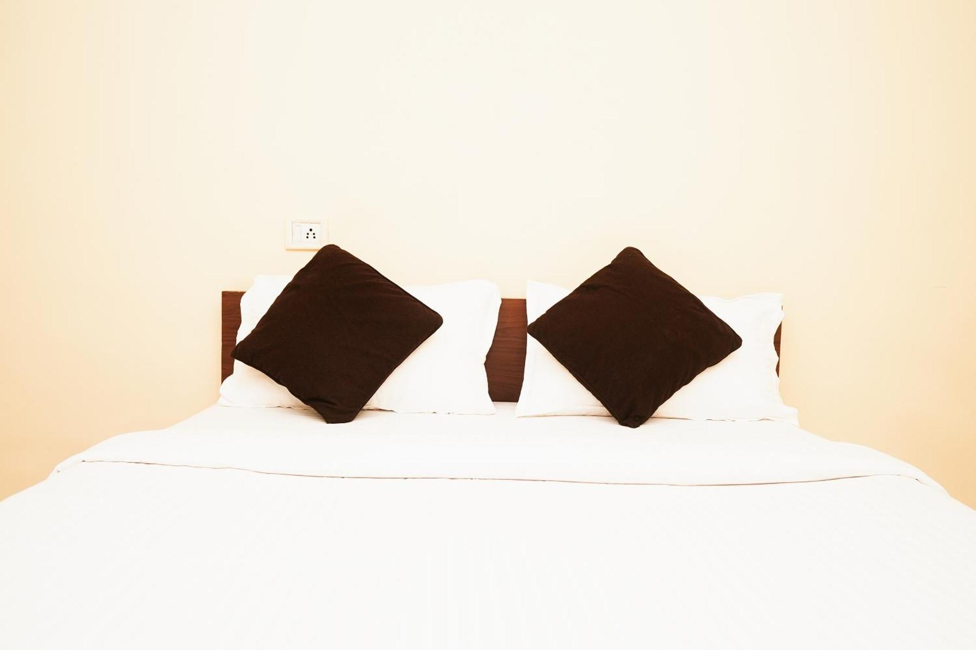 Hotel Della Comfort Near Ambreshwar Shiv Mandir, Ambernath Amarnāth Dış mekan fotoğraf